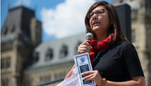  Brenda Sayers of Hupacasath First Nation speaks during a rally on Parliament Hill on Aug. 11. (Matthew Little/Epoch Times) 