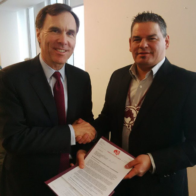 Federal Finance Minister Bill Morneau with Ontario Regional Chief Isadore Day. 